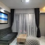 Nice Apartment With City View At Grand Jati Junction
