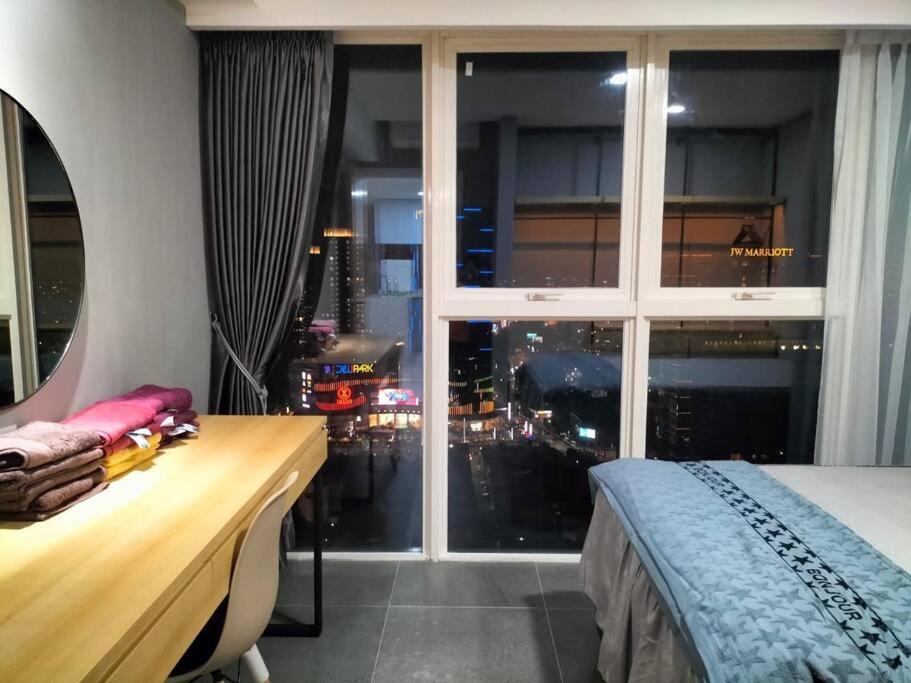 Apartemen With View At Grand Jati Junction *